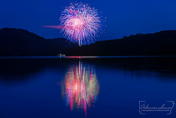 LakeLeatherwoodFireworksIG